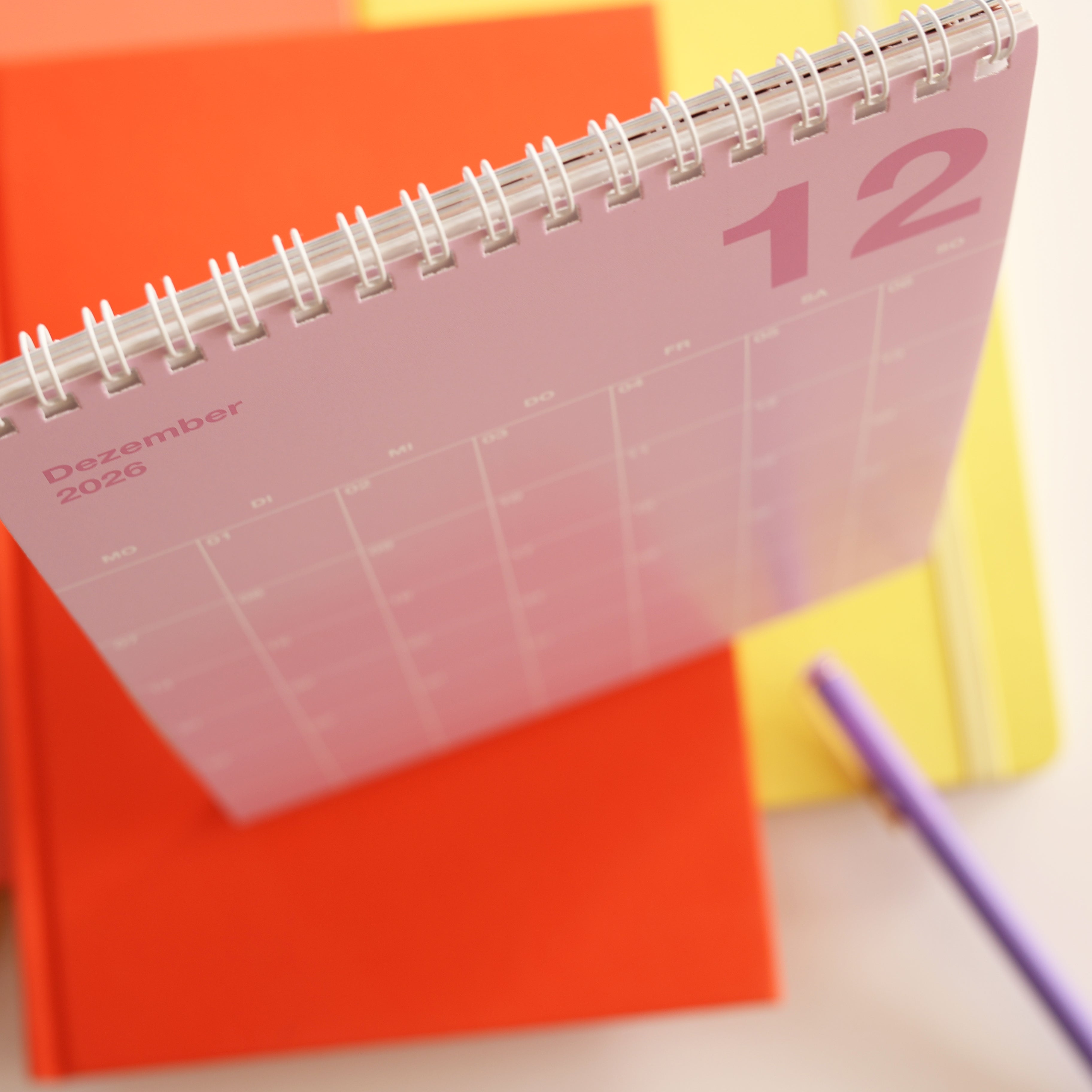 heaven+paper® A5 Tischkalender 2026 - der bunte zum Aufstellen