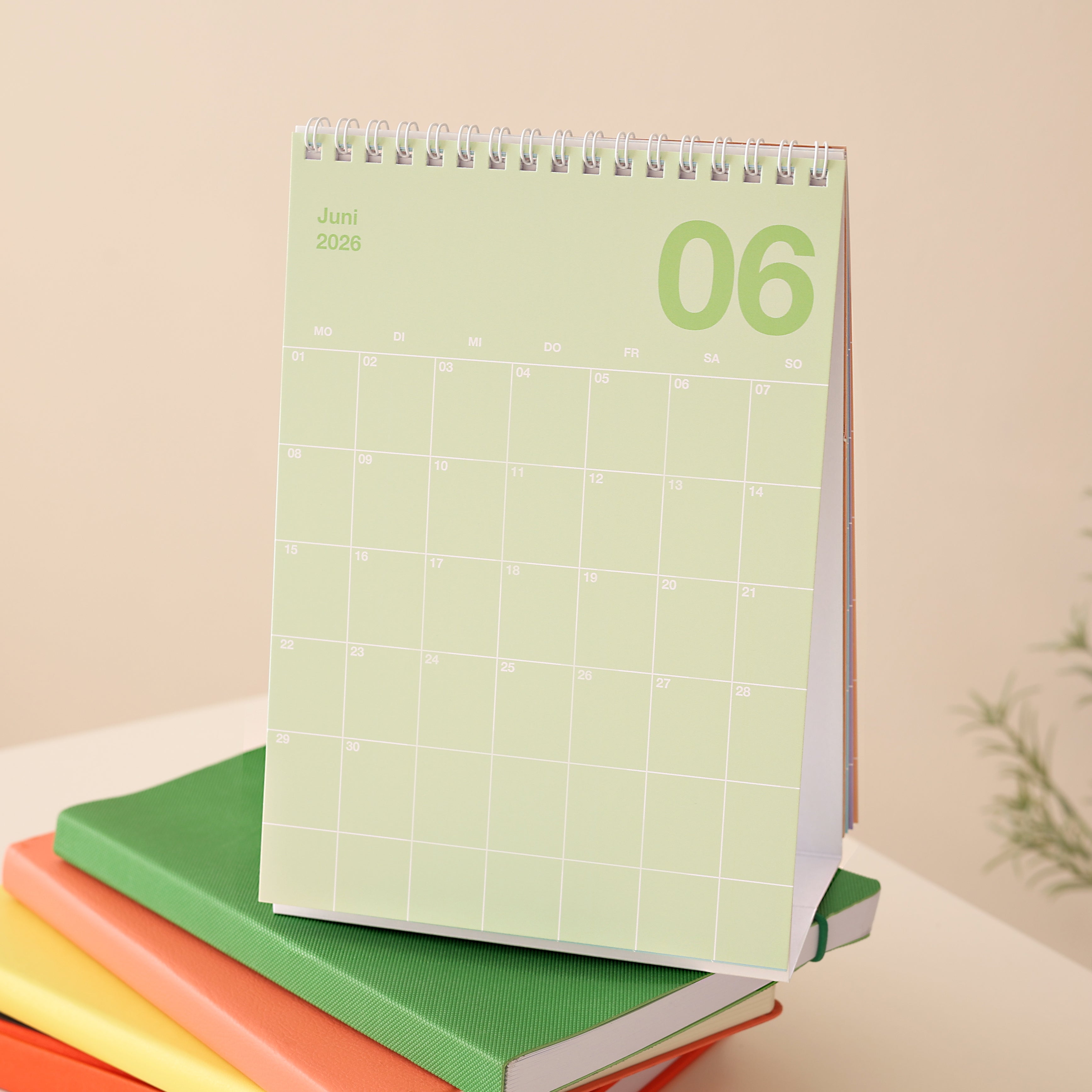 heaven+paper® A5 Tischkalender 2026 - der bunte zum Aufstellen